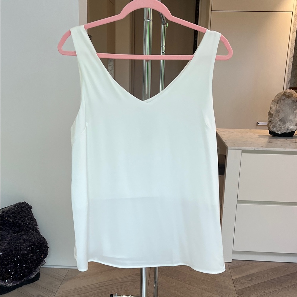 Chic White V-Neck Tank Top